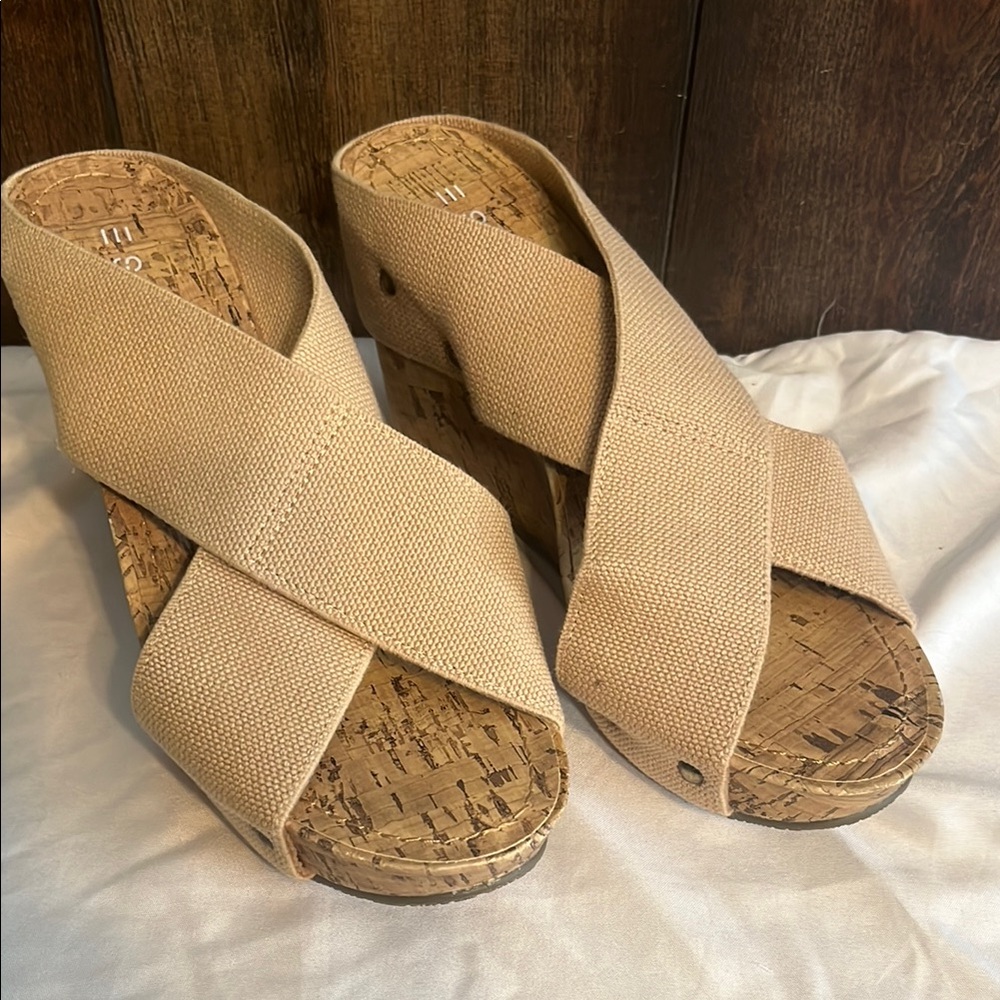 Esprit Tan Wedge Sandals with Cross-Strap Design - Size 7.5 NEW